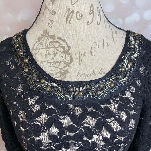 NWT FREE PEOPLE - lace top with sequins beading and scoop back black small - Picture 10 of 11